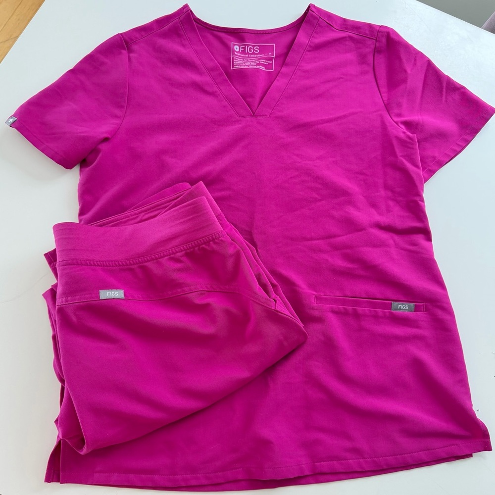 Figs Scrub Set Casma Scrub Top/Kade Cargo Straight Leg Pants